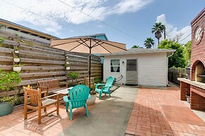 1 Block to Beach: Galveston Coastal Cottage
