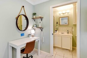 1 Block to Beach: Galveston Coastal Cottage