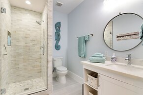 Oceanfront Galveston Condo in Amazing Location!