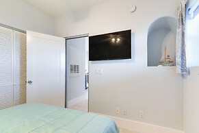 Oceanfront Galveston Condo in Amazing Location!