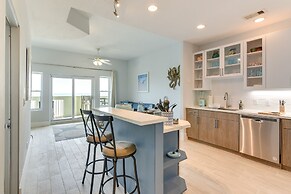 Oceanfront Galveston Condo in Amazing Location!