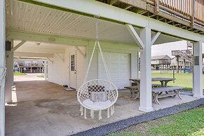 Walk to Beach: Updated Home w/ Deck in Galveston!