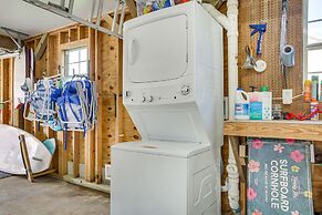 Walk to Beach: Updated Home w/ Deck in Galveston!