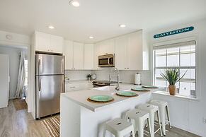 Walk to Beach: Updated Home w/ Deck in Galveston!