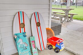 Walk to Beach: Updated Home w/ Deck in Galveston!