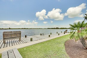 Walk to Beach: Updated Home w/ Deck in Galveston!