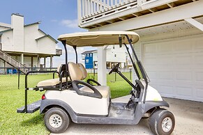 Walk to Beach: Updated Home w/ Deck in Galveston!