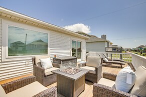 Walk to Beach: Updated Home w/ Deck in Galveston!