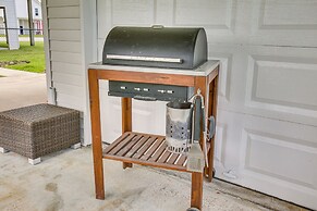 Walk to Beach: Updated Home w/ Deck in Galveston!