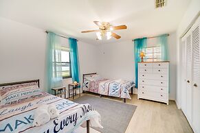 Family-friendly Home on Lake Tulane: Great Views!