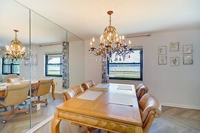 Family-friendly Home on Lake Tulane: Great Views!