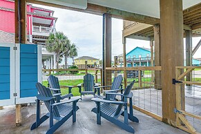 Walk to Gulf: Ocean-view Home in Crystal Beach!
