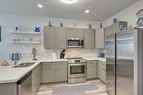 Walk to Gulf: Ocean-view Home in Crystal Beach!