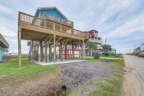 Walk to Gulf: Ocean-view Home in Crystal Beach!