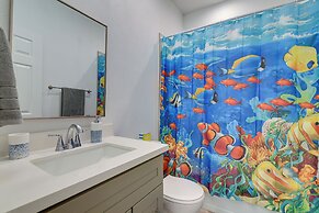 Walk to Gulf: Ocean-view Home in Crystal Beach!