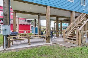 Walk to Gulf: Ocean-view Home in Crystal Beach!
