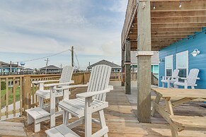 Walk to Gulf: Ocean-view Home in Crystal Beach!