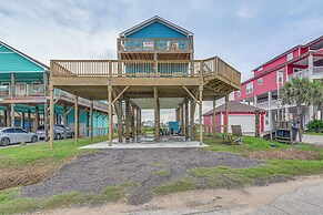 Walk to Gulf: Ocean-view Home in Crystal Beach!
