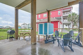 Walk to Gulf: Ocean-view Home in Crystal Beach!