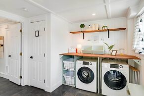 Block to Ocean: 'beachside Bungalow' in Galveston!