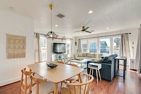 Block to Ocean: 'beachside Bungalow' in Galveston!
