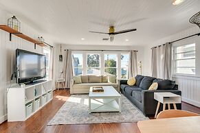 Block to Ocean: 'beachside Bungalow' in Galveston!