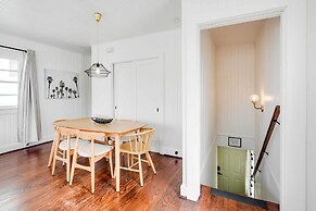 Block to Ocean: 'beachside Bungalow' in Galveston!