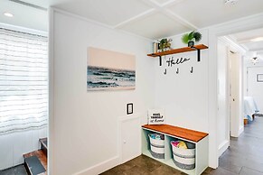 Block to Ocean: 'beachside Bungalow' in Galveston!