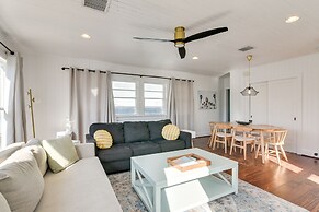 Block to Ocean: 'beachside Bungalow' in Galveston!