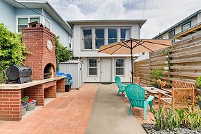 Block to Ocean: 'beachside Bungalow' in Galveston!