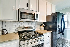 Block to Ocean: 'beachside Bungalow' in Galveston!