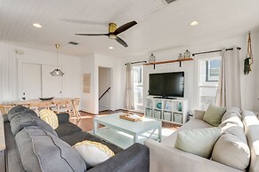 Block to Ocean: 'beachside Bungalow' in Galveston!