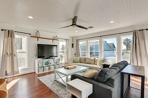 Block to Ocean: 'beachside Bungalow' in Galveston!