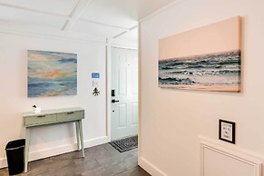 Block to Ocean: 'beachside Bungalow' in Galveston!