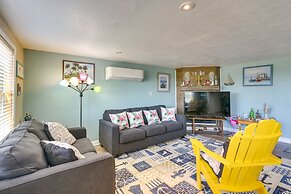 Deck & Grill: Sunny Cottage in Crystal Beach!