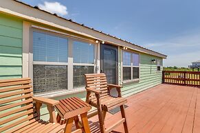 Deck & Grill: Sunny Cottage in Crystal Beach!