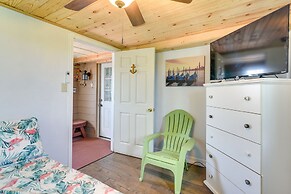 Deck & Grill: Sunny Cottage in Crystal Beach!