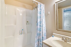 Deck & Grill: Sunny Cottage in Crystal Beach!