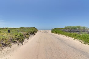 Deck & Grill: Sunny Cottage in Crystal Beach!