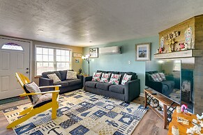 Deck & Grill: Sunny Cottage in Crystal Beach!