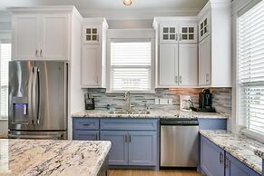 Walk to Ocean: Beach House w/ 2 Decks in Galveston