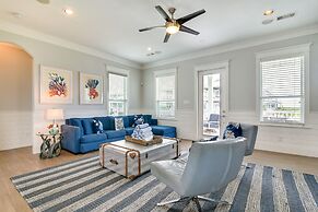 Walk to Ocean: Beach House w/ 2 Decks in Galveston