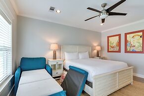 Walk to Ocean: Beach House w/ 2 Decks in Galveston