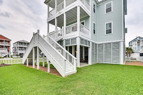 Walk to Ocean: Beach House w/ 2 Decks in Galveston