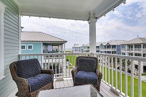 Walk to Ocean: Beach House w/ 2 Decks in Galveston