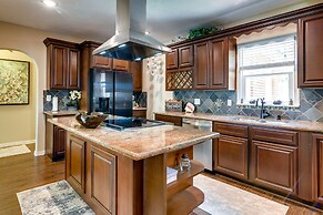 2 Mi to Beach: Galveston Vacation Rental!