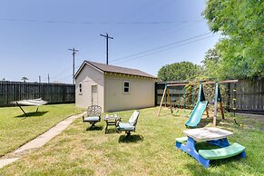 2 Mi to Beach: Galveston Vacation Rental!