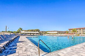 Top-floor Condo w/ Ocean Views in Hilton Head!