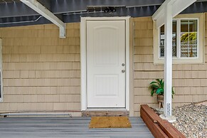 Efficiently Equipped Pacifica Apt - 1 Mi to Beach!