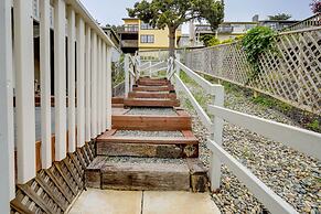 Efficiently Equipped Pacifica Apt - 1 Mi to Beach!